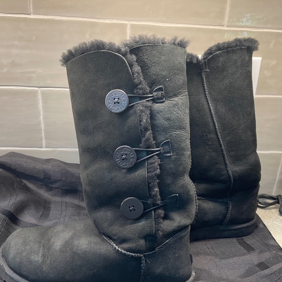 UGG 1873 Australia Bailey Button Triplet‎  Insulated Warm Winter Boots  Sz 10 - Picture 1 of 14